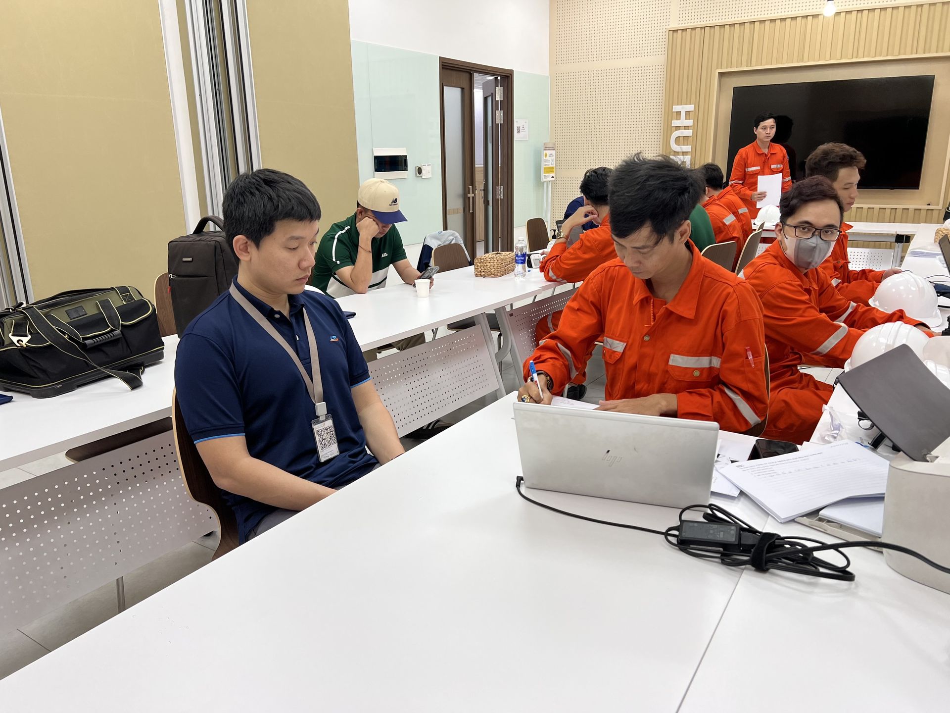 Dịch vụ phân loại lao động chuyên nghiệp, giúp bạn tập trung phát triển sản phẩm chất lượng cao, thu hút đầu tư bền vững.