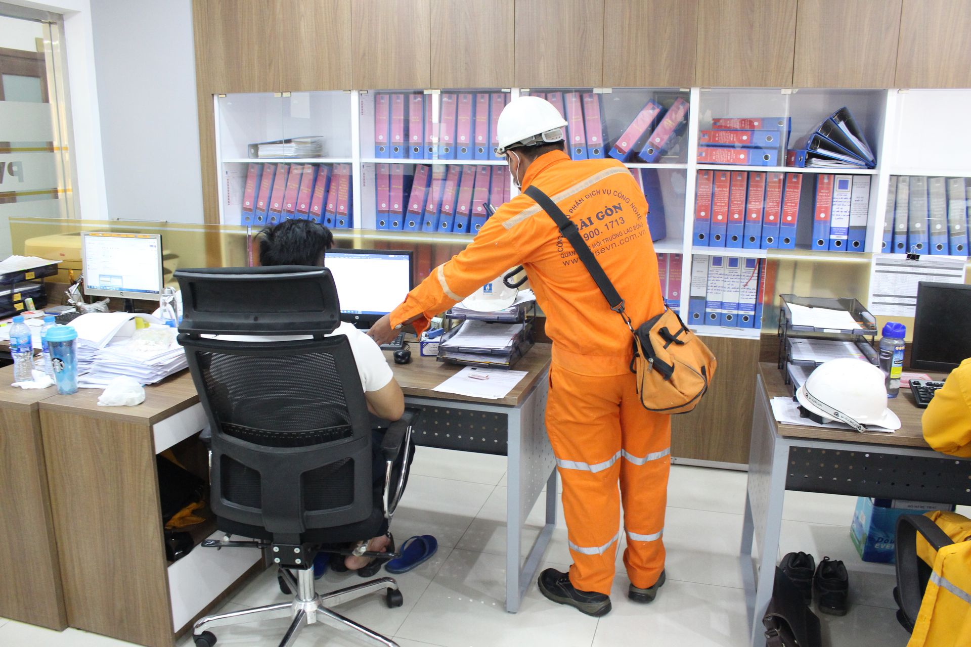 Dịch vụ quan trắc môi trường lao động cho ngành sản xuất thực phẩm từ SGC. Đảm bảo an toàn, tuân thủ pháp luật, nâng cao sức khỏe và hiệu quả cho doanh nghiệp.