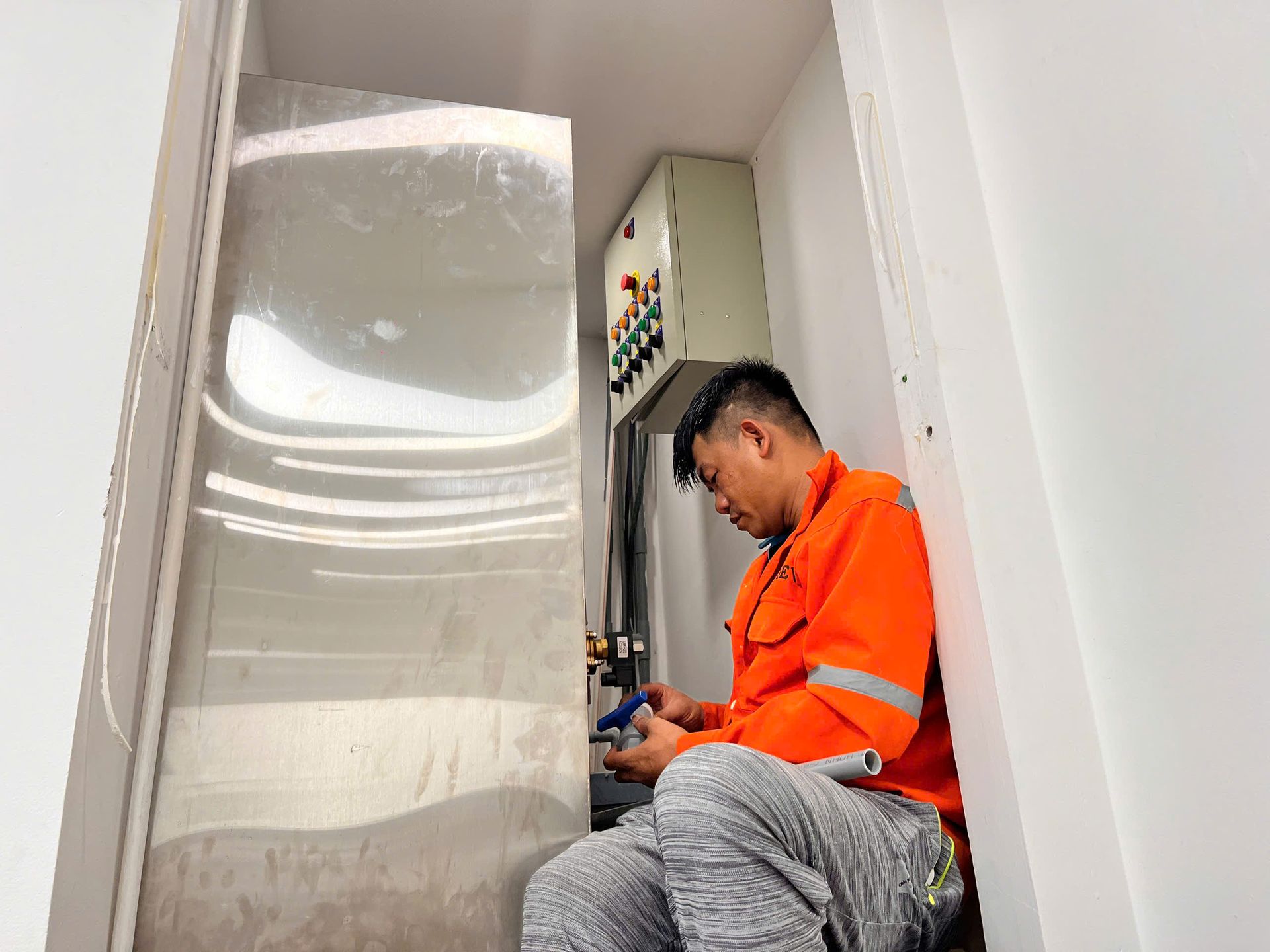 Hệ thống xử lý nước thải nha khoa AVA vận hành tự động