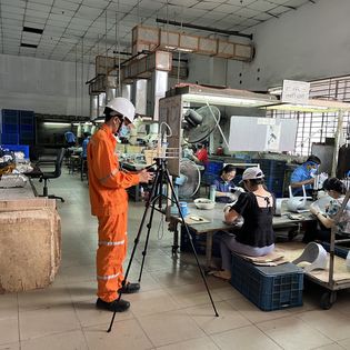 Đội quan trắc SGC làm việc cùng bộ phận an toàn của doanh nghiệp